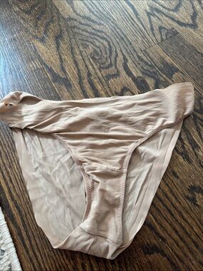 SKIMS Nude Seamless Bikini Brief